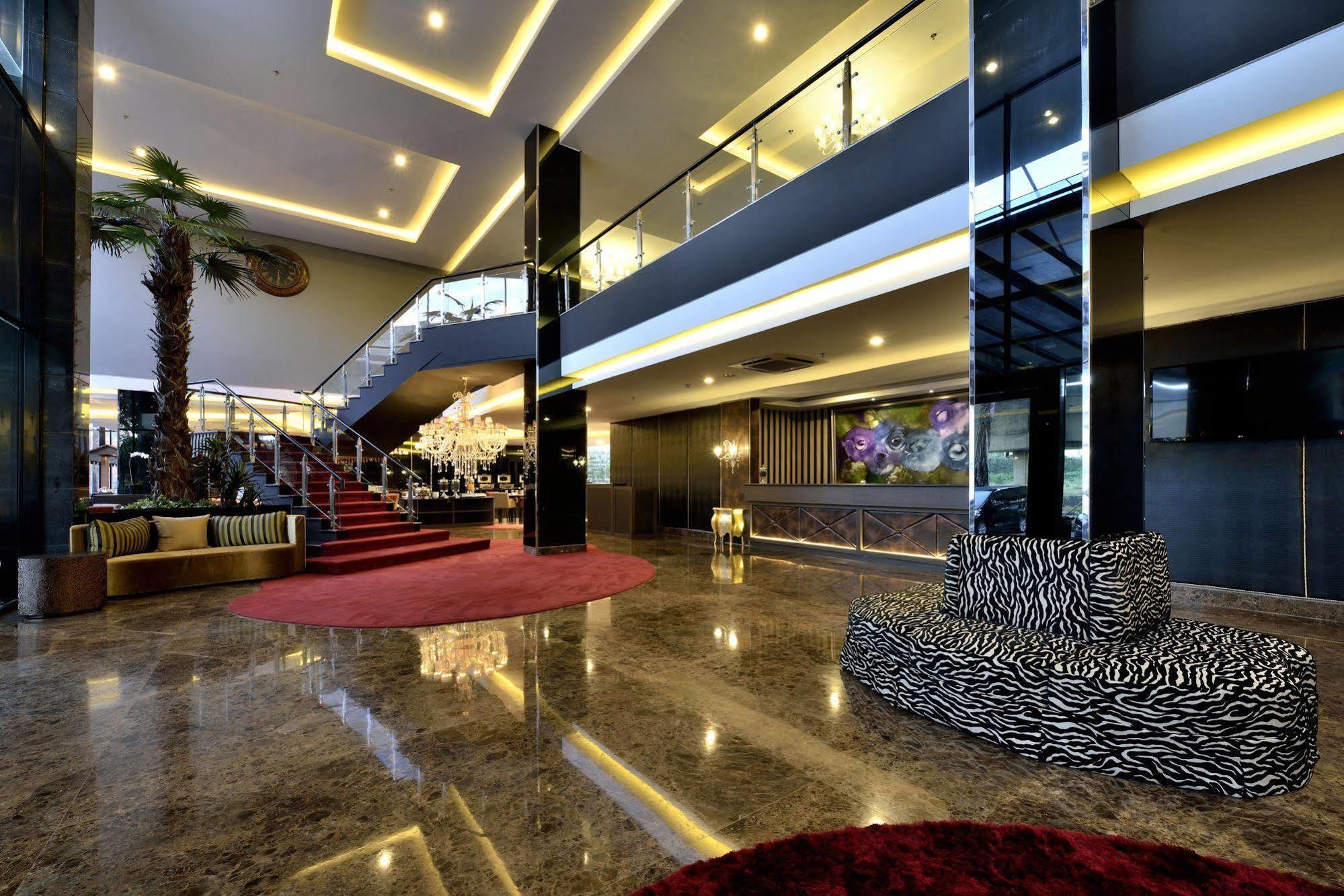 Amaroossa Cosmo 4* Jakarta