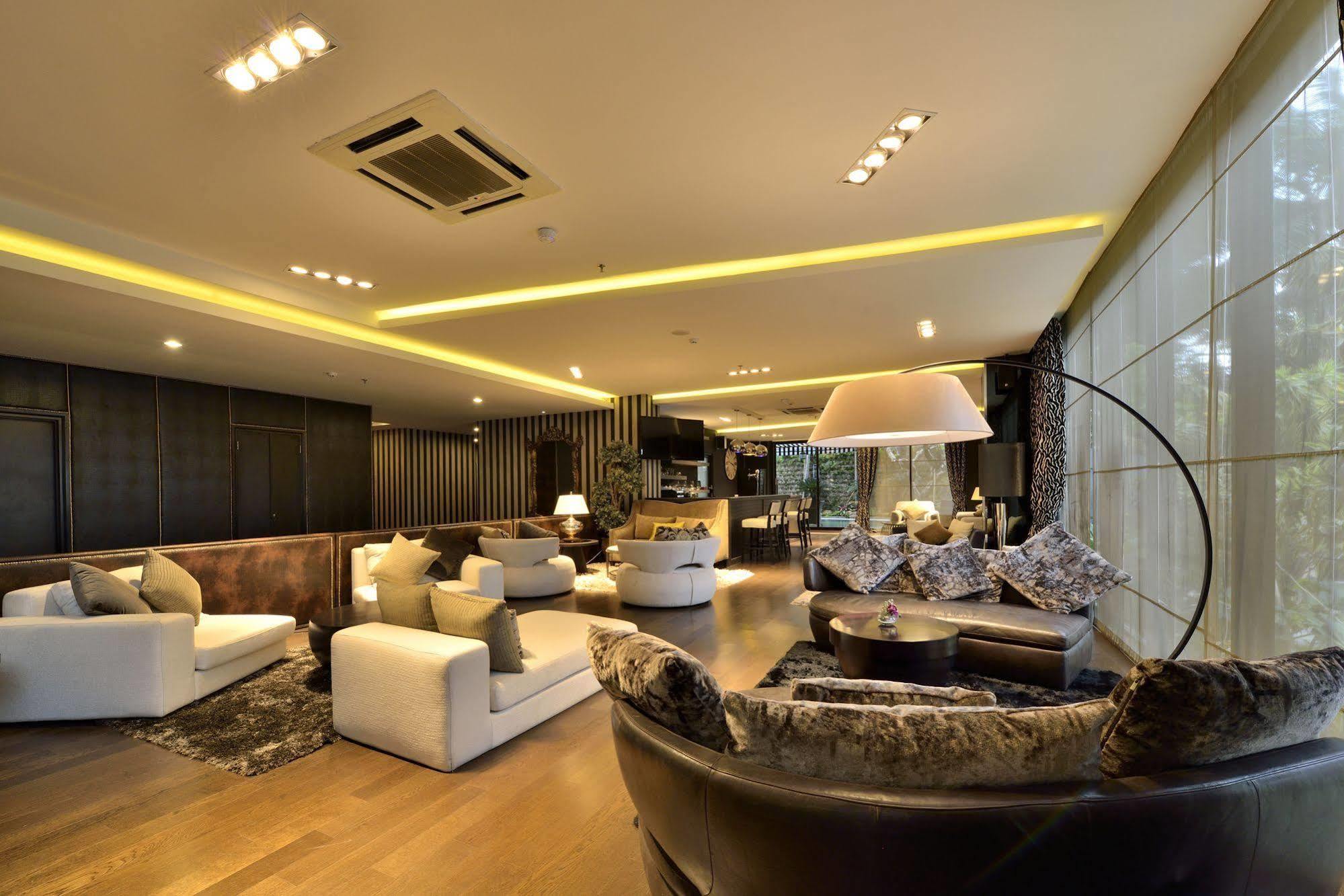 Amaroossa Cosmo 4* Jakarta