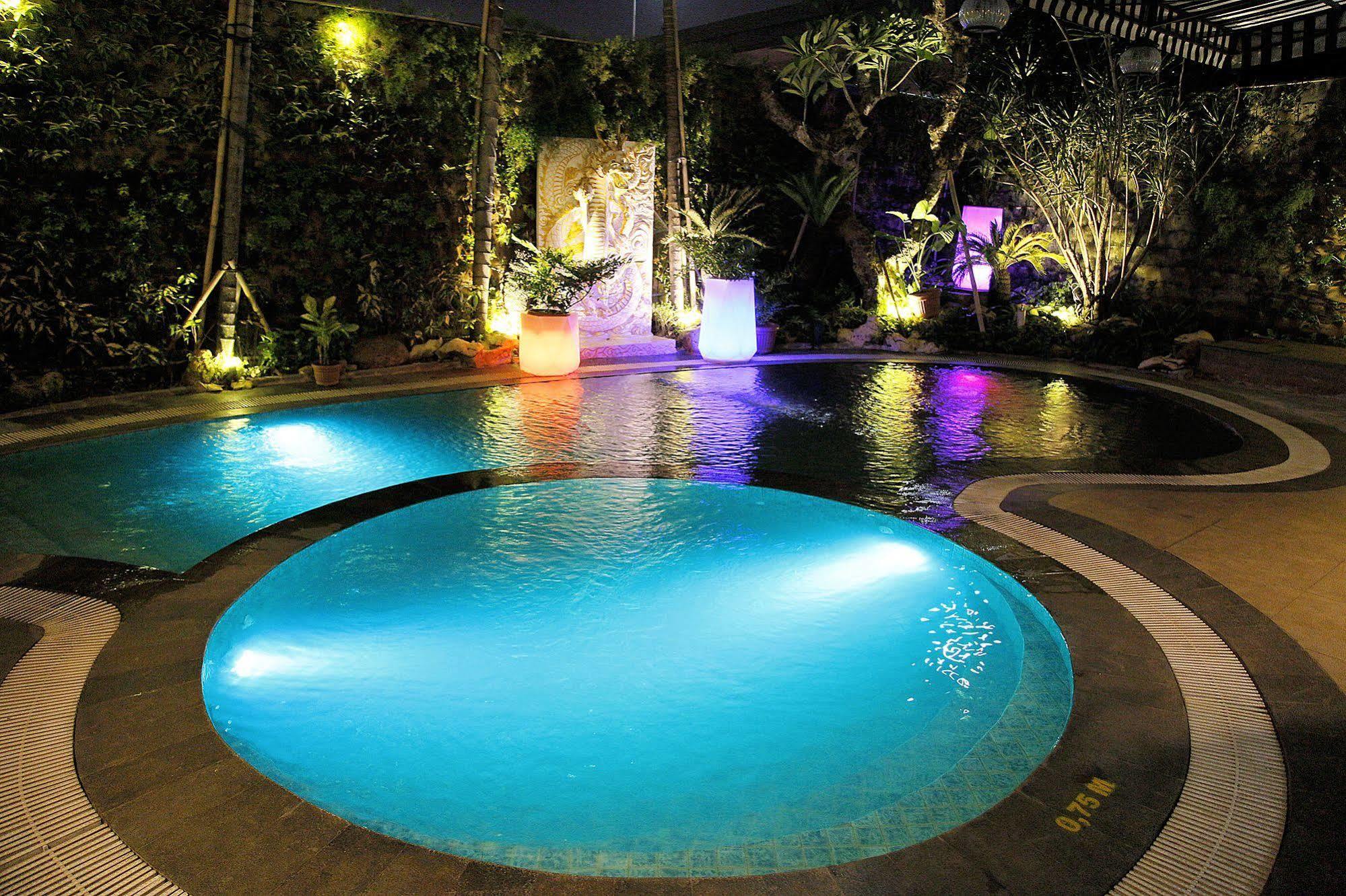 Amaroossa Cosmo 4* Jakarta