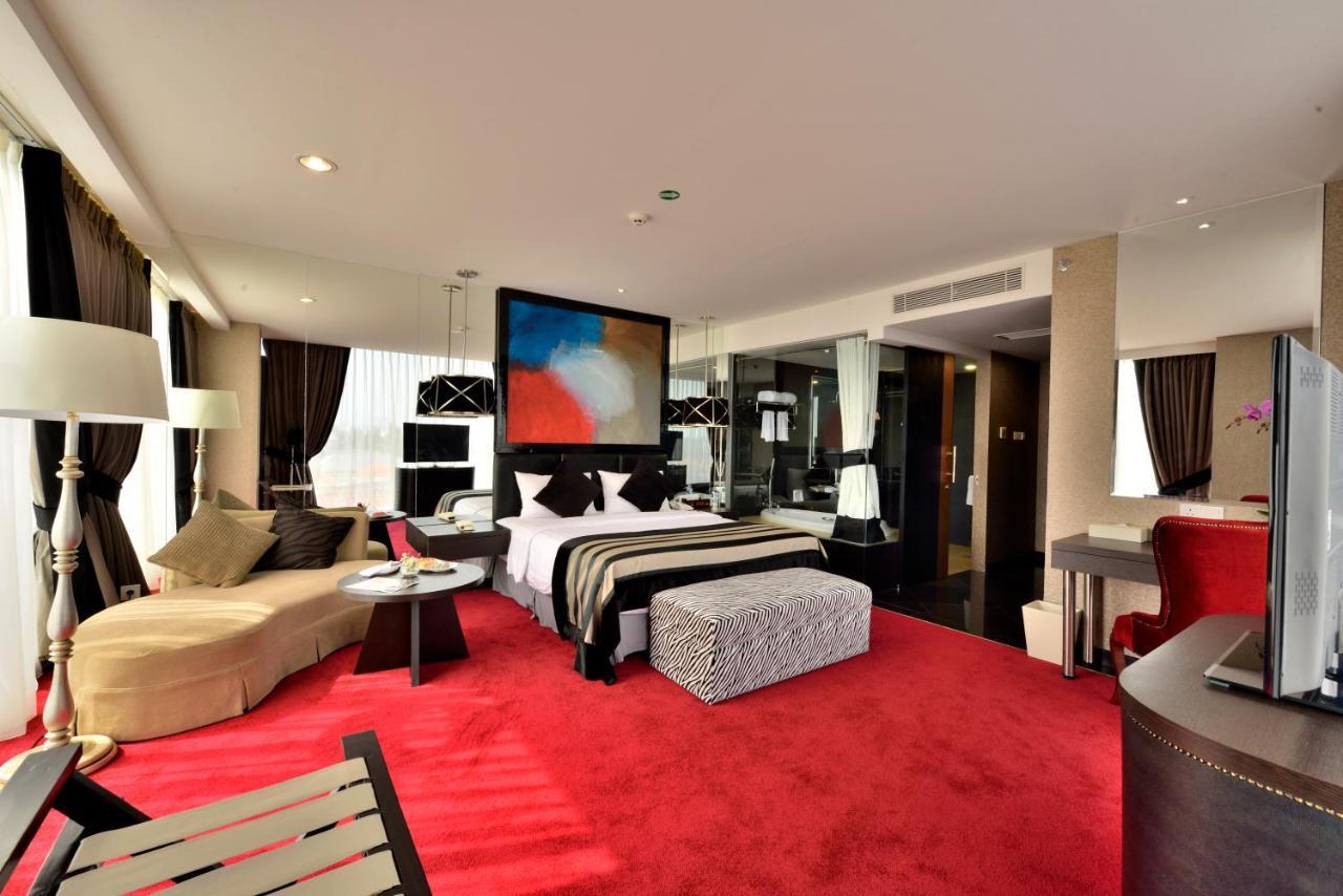 Amaroossa Cosmo Hotel 4*